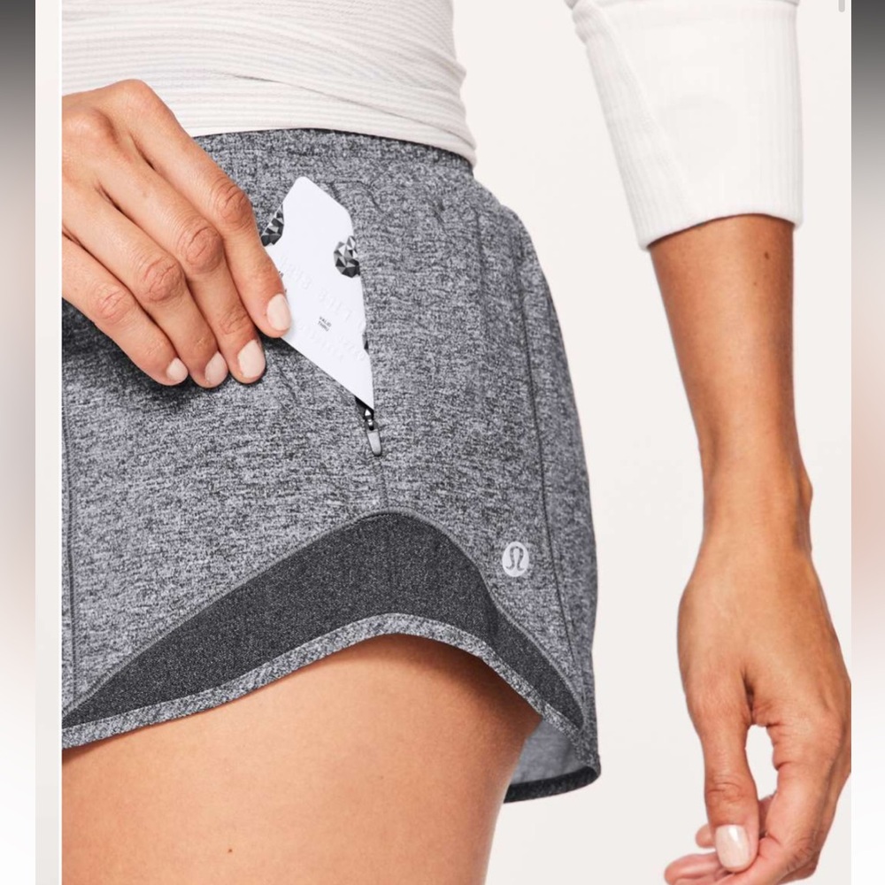Lululemon Hotty Hot Short II *2.5"
Heather Lux Multi Black / Heathered Black